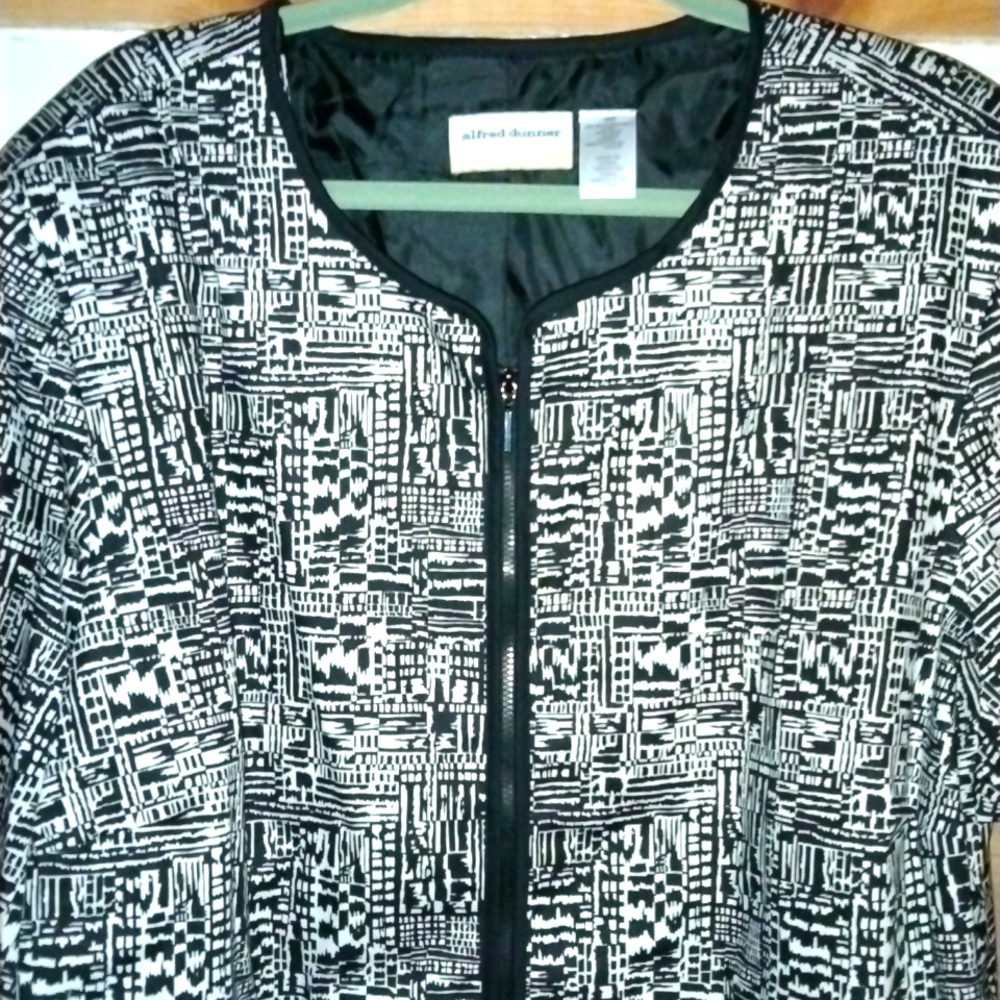 Quarter length dress jacket